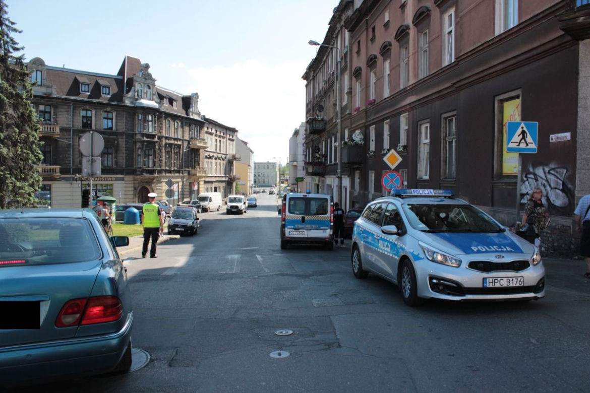 Grudziądz: Rozpędzona 35-latka wjechała w pieszych! Dwie osoby trafiły do szpitala [ZDJĘCIA]