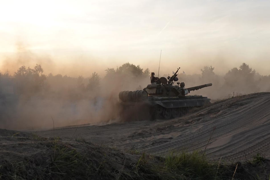 Zjawiskowe pokazy pirotechniczne, kurz i ryk silników