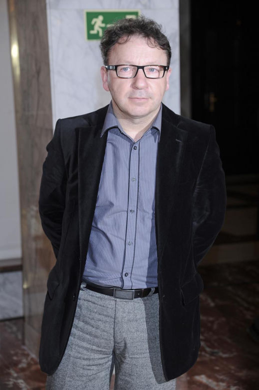 To on stoi za kultowym głosem "Shreka". Tak przez lata zmieniał się Zbigniew Zamachowski. Co za metamorfoza!