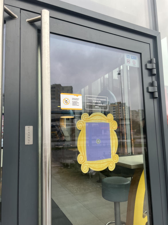 Nietypowy McDonald's przy ul. Radzymińskiej w Warszawie