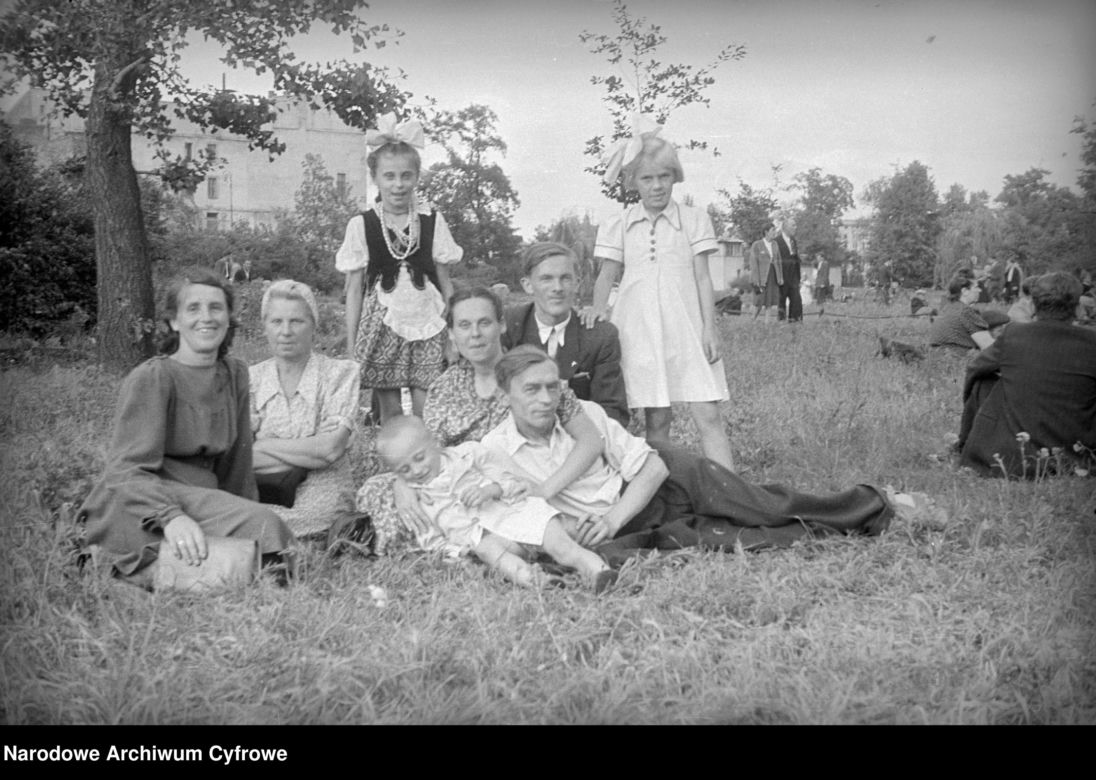 QUIZ PRL. „Jutro będzie futro!” Powiedzenia naszych rodziców, które ukształtowały Polaków z pokolenia PRL-u