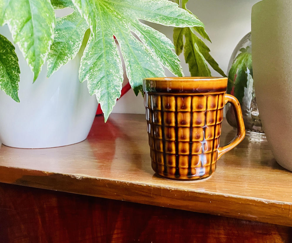 Nostalgia nie zważa na cenę. Ten kubek z PRL, który wygląda jak tabliczka czekolady, kosztuje dziś nawet 450 złotych