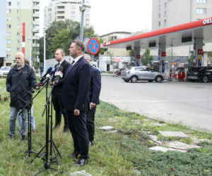 Konferencja Przemysława Czarnka na stacji Orlen