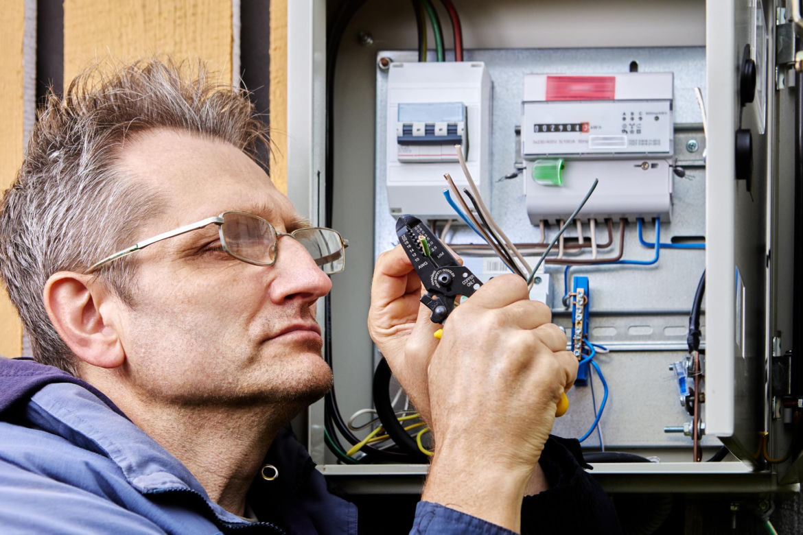 technik elektryk