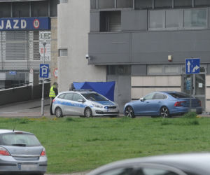  Zwłoki mężczyzny pod galerią handlową na Pradze-Południe
