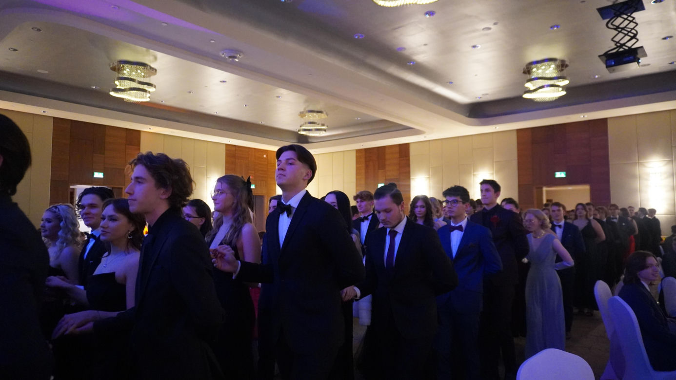 Studniówkowe szaleństwo. Bal przedmaturalny I LO im. Bartłomieja Nowodworskiego 