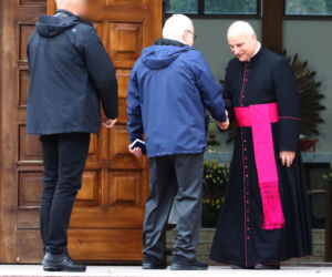 Wiosenny Lech Wałęsa na wielkanocnej mszy