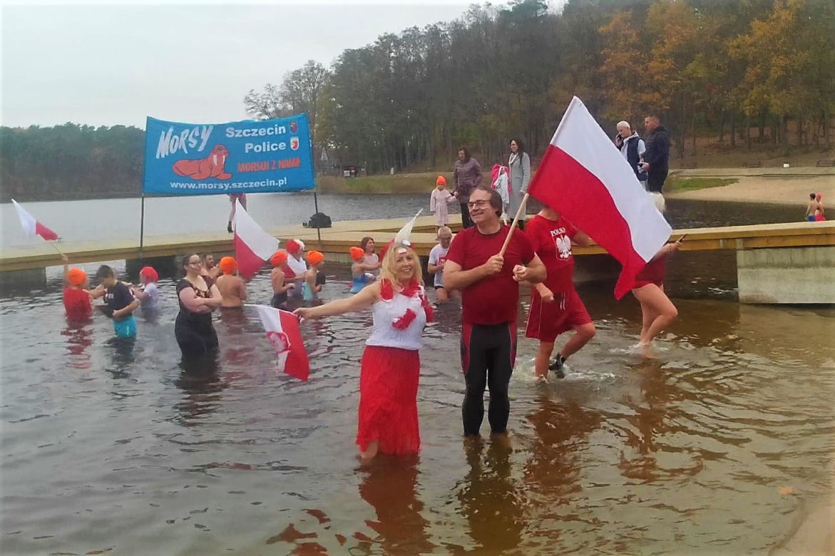 Szczecińskie morsy uczciły Święto Niepodległości
