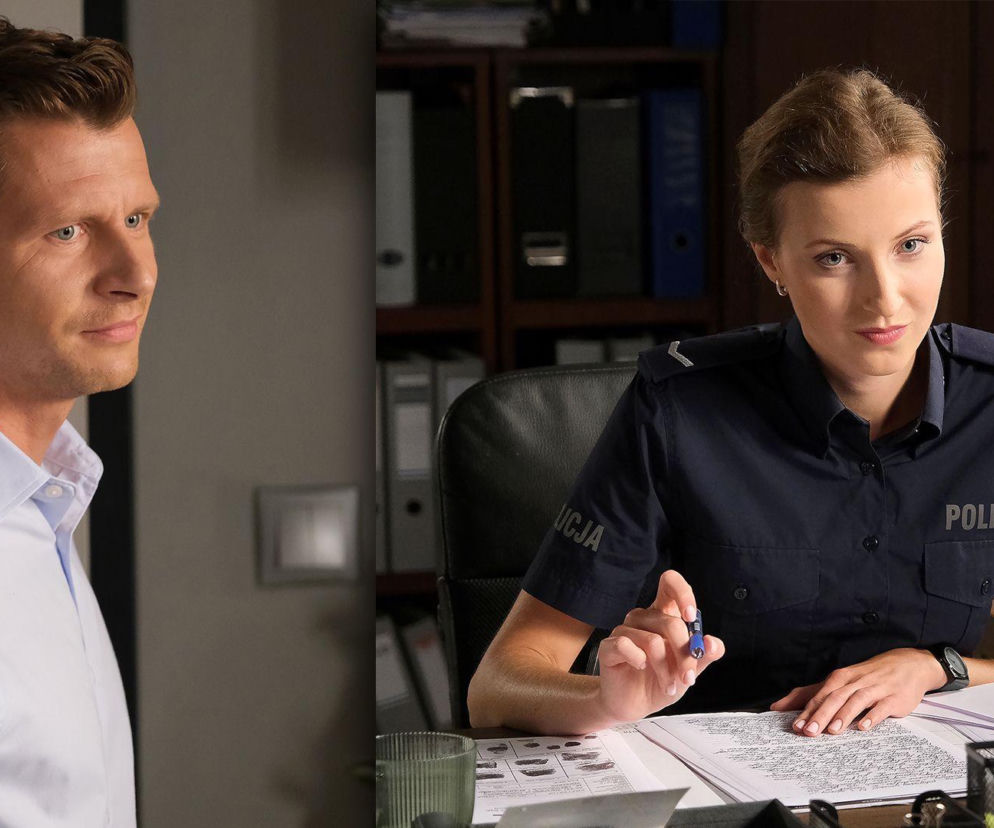 Adam Karski i Natalka Mostowiak z M jak miłość. Karski, mężczyzna w jasnej koszuli, patrzy w prawo, a Natalia, policjantka w mundurze, siedzi za biurkiem, trzymając długopis. Więcej o ich losach na stronie Super Seriale.