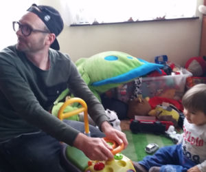 W piątek Jankes musiał się wcielić... w nianię dwójki dzieci
