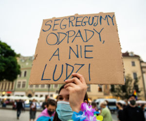 Demonstracja LGBT i narodowców na krakowskim Rynku