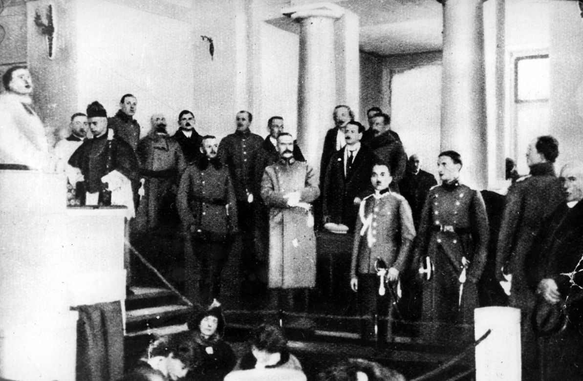 Krzyk narodzin II RP. Sejm II RP 17 marca 1921 roku uchwalił pierwszą, nowoczesną konstytucję