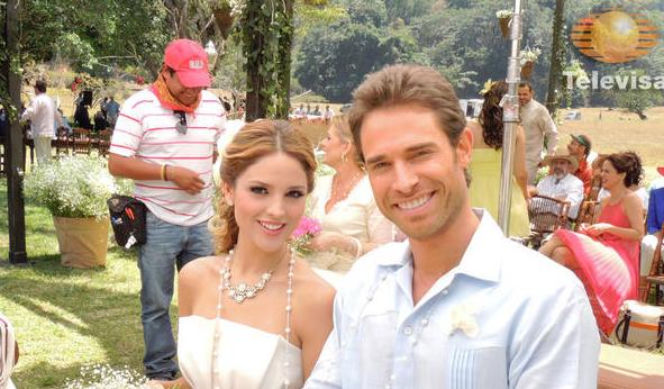 Amores verdaderos. Nikki (Eiza González), Francisco Guzman (Sebastián Rulli)