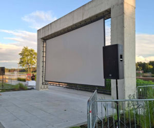 To jedyne takie kino plenerowe w Świętokrzyskiem. W Porcie Lubianka na leżakach i na kajakach