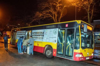 Łodzianie zamarzają w swoich mieszkaniach. „Można korzystać z pomocy” - mówią urzędnicy