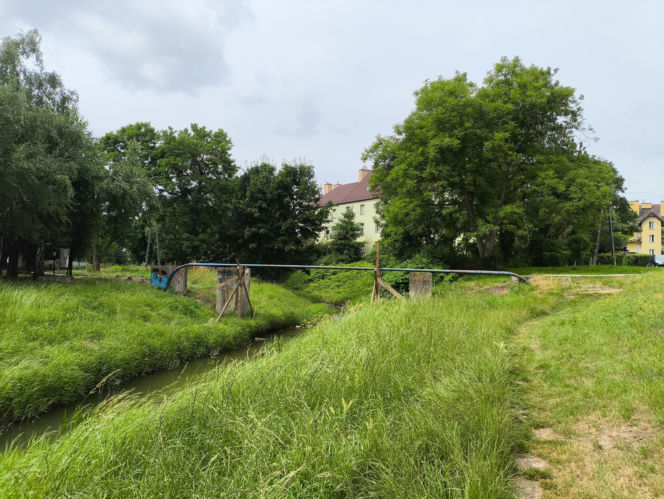 Kładka na Wątoku w Tarnowie tymczasowo zamknięta. Decyzja miasta zaskoczyła mieszkańców