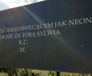 Bilbord z wyznaniem tęsknoty