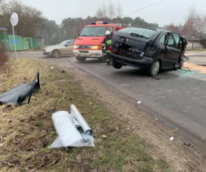 Groźny wypadek w podbydgoskim Niemczu. Autobus zderzył się z osobówką! [ZDJĘCIA]