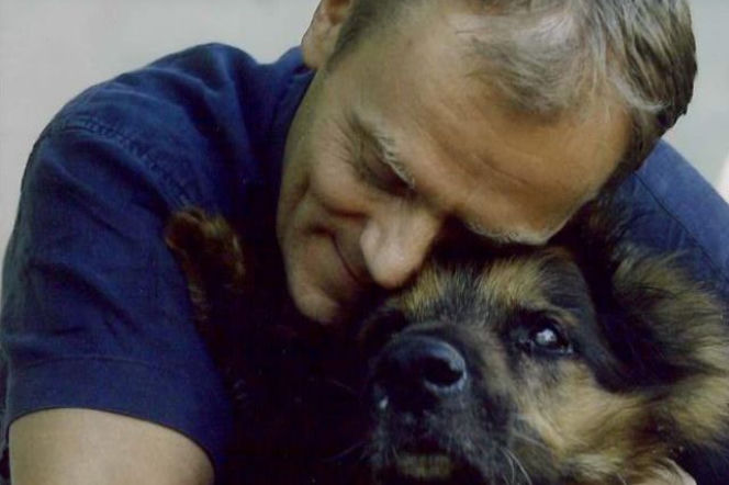 Donald Tusk i pies, Szeryf