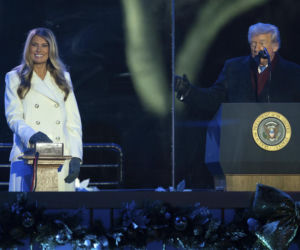 Melania Trump zapaliła choinkę przed Białym Domem! Podoba Ci się?