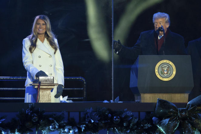 Melania Trump zapaliła choinkę przed Białym Domem! Podoba Ci się?