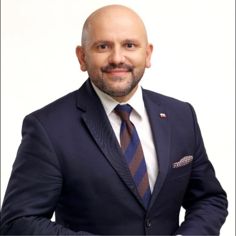 Najpopularniejsi politycy w mediach. Kto znalazł się w TOP 3 w Świętokrzyskiem?