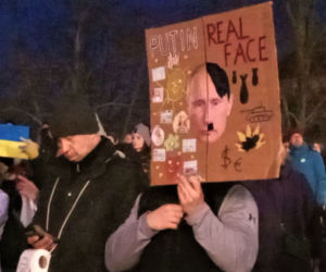 Szczecin solidarny z Ukrainą. Manifestacja na placu Solidarności