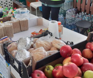 Lublin: Coraz mniej wolontariuszy, którzy pomagają uchodźcom na dworcu. Potrzebne wsparcie [GALERIA]