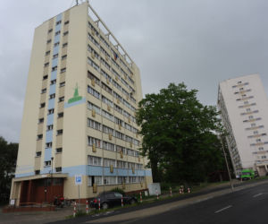 Wyleciał z 6. piętra i przeżył
