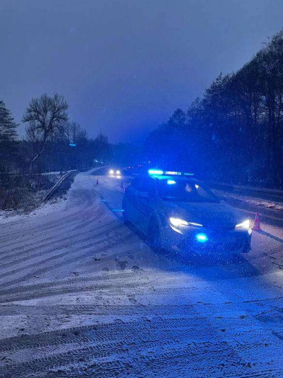 Trudne warunki na drogach. Rodzina z Żor miała dużo szczęścia