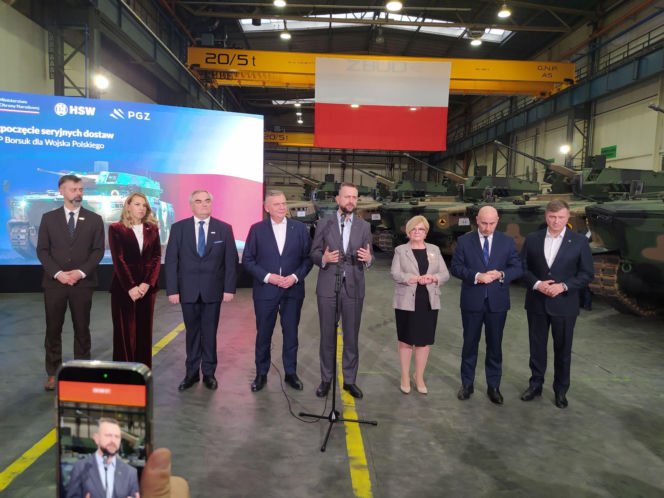 Pierwsze Borsuki wreszcie w wojsku. Szef MON: "111 Borsuków to nie jest nasze ostatnie słowo"