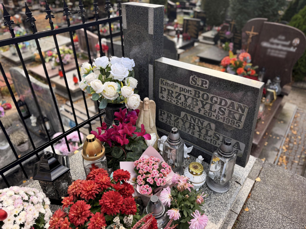 Tak dziś wygląda grób Anny Przybylskiej. Uwielbianą aktorkę pożegnaliśmy 12 lat temu