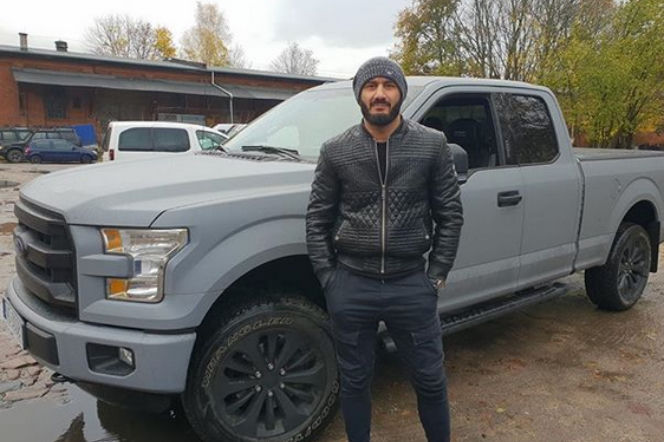 Mamed Khalidov i jego Ford F150