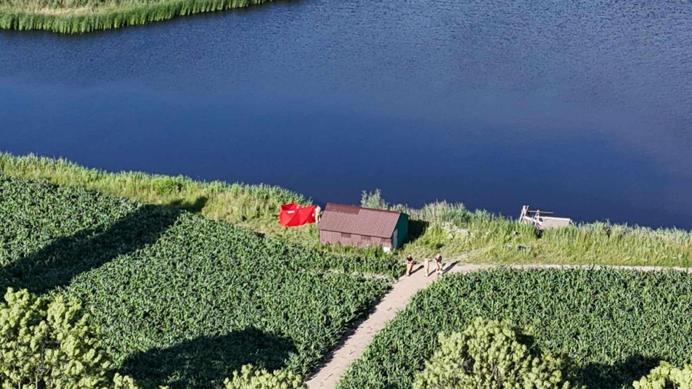 Koszmarny finał pierwszego dnia wakacji. 14-latek utonął w stawie pod Warszawą. Był na rybach z wujkiem