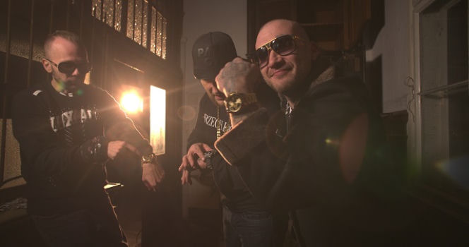 Popek x Sobota x Matheo: pieniądze i piękne kobiety w teledysku Nie zmienię się. ZDJĘCIA