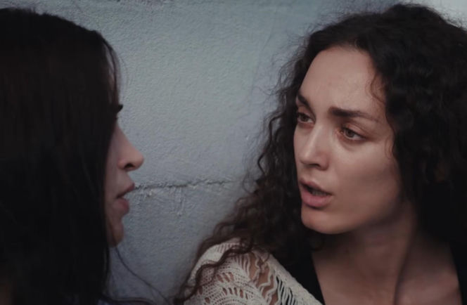 Dziedzictwo, odcinek 891: Nana i Nazli uciekają z rąk Trucizny, a Ayse traci przytomność po przyjęciu niewłaściwych leków