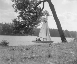 Jak dawniej wyglądało plażowanie? Te zdjęcia to prawdziwe perełki! [GALERIA]