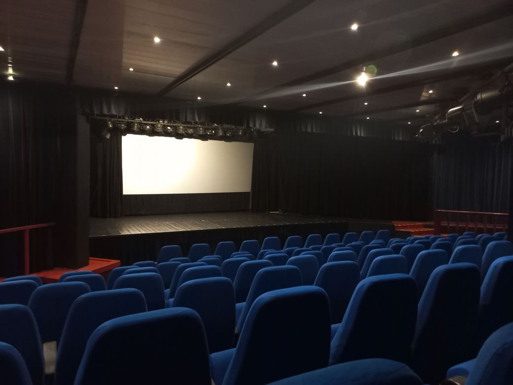 Sala kinowa ma 112 miejsc