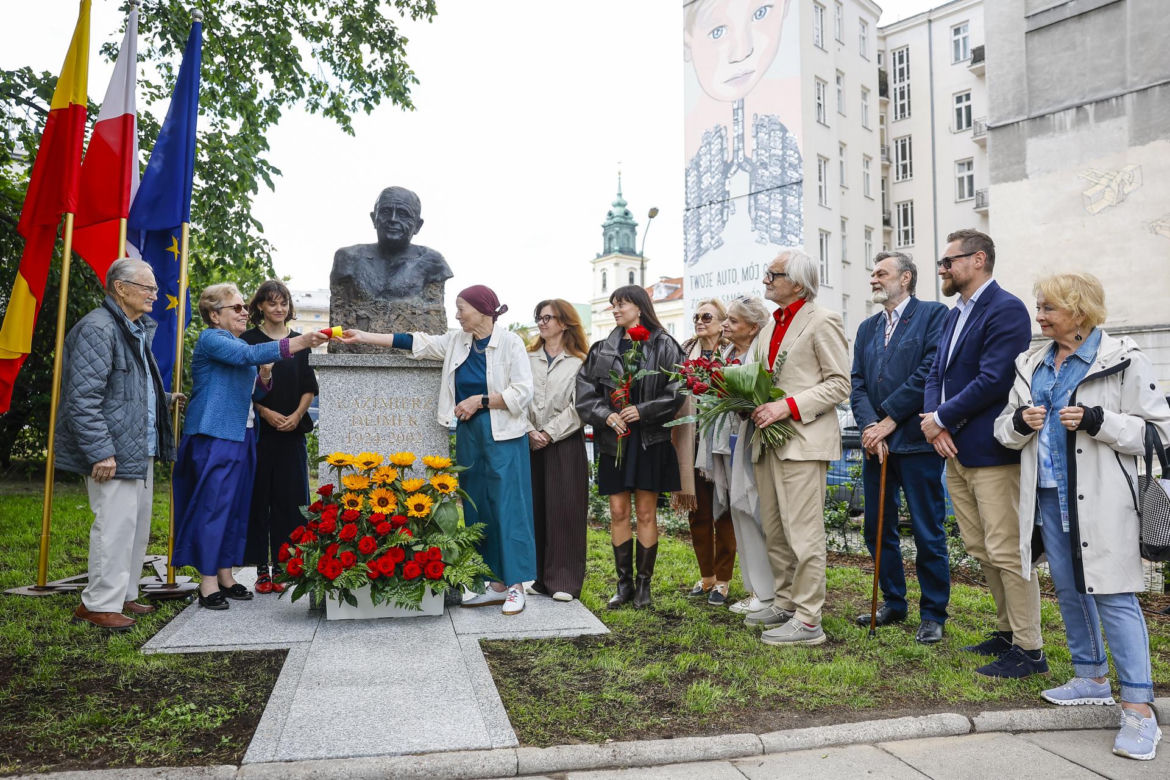 Kazimierz Dejmek uhonorowany skwerem i popiersiem. Gwiazdy kina i teatru uczestniczyły w ważnej uroczystości