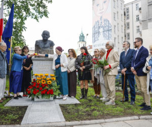 Kazimierz Dejmek uhonorowany skwerem i popiersiem. Gwiazdy kina i teatru uczestniczyły w ważnej uroczystości