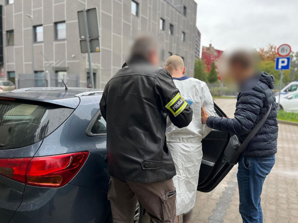 Zatrzymano sprawcę seryjnych napadów na kobiety na Bałutach. Ale czy działał sam?