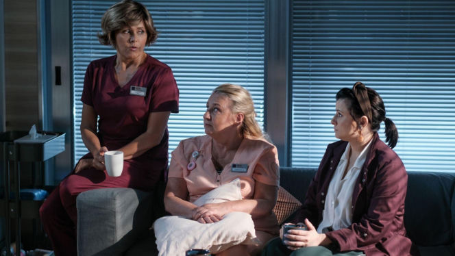 Na dobre i na złe odc. 975.  Halinka (Joanna Jarmołowicz), Lucyna Sikorka (Anna Samusionek), Jadzia (Aldona Jankowska)