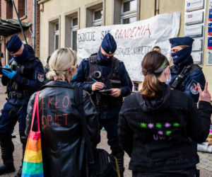 Strajk Kobiet: Protest w Gdańsku! Policja użyła gazu. 4 osoby zatrzymane [ZDJĘCIA]