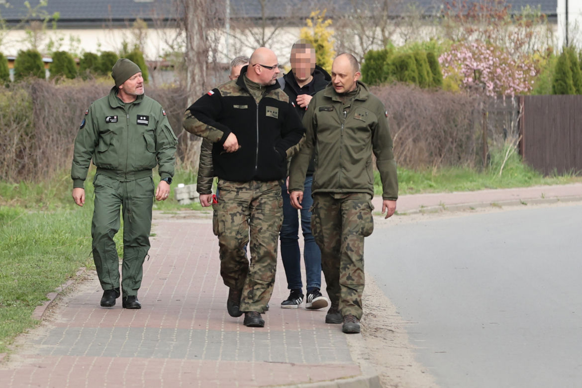 Usłyszałam huk, potem była głucha cisza". Wstrząsająca relacja z wypadku samolotów nad Radomiem
