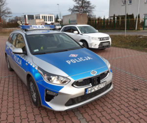 Tafla lodu spadła wprost na auto! To mogło skończyć się TRAGICZNIE [ZDJĘCIA] 