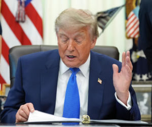 Prezydent USA Donald Trump uciszał w poniedziałek dziennikarkę CNN Kristen Holmes