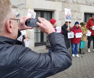Protest przed sądem w Bydgoszczy. „Stoimy murem za niezawisłymi sędziami” 