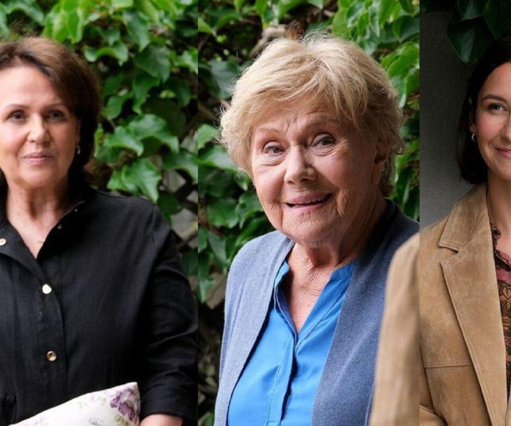 Kolaż trzech aktorek: Małgorzata Pieńkowska w czarnej koszuli, Teresa Lipowska w niebieskiej bluzce i szarym kardiganie, oraz Amanda Mincewicz w brązowej kurtce i wzorzystej koszuli. Z tyłu zielona roślinność. Poznaj szczegóły odcinków M jak miłość na Super Seriale.