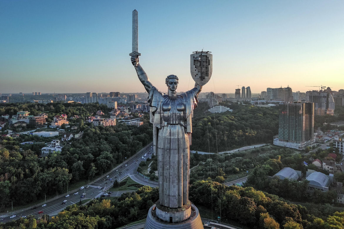Zamontowano trójząb na kijowskim pomniku Matki Ojczyzny