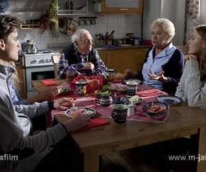 M jak miłość odc. 1117. Darek Maj (Marcel Sabat), Ula (Iga Krefft), Barbara (Teresa Lipowska), Lucjan (Witold Pyrkosz)